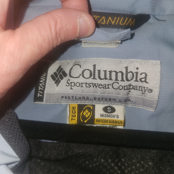 💥COLUMBIA TITANIUM WOMEN’S SMALL OMNI-TECH HOODED JACKET – MUST HAVE! - Picture 11 of 16